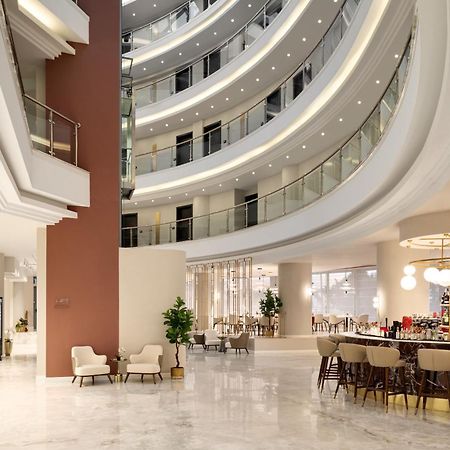 Ramada By Wyndham Bucharest Otopeni Airport Exterior foto