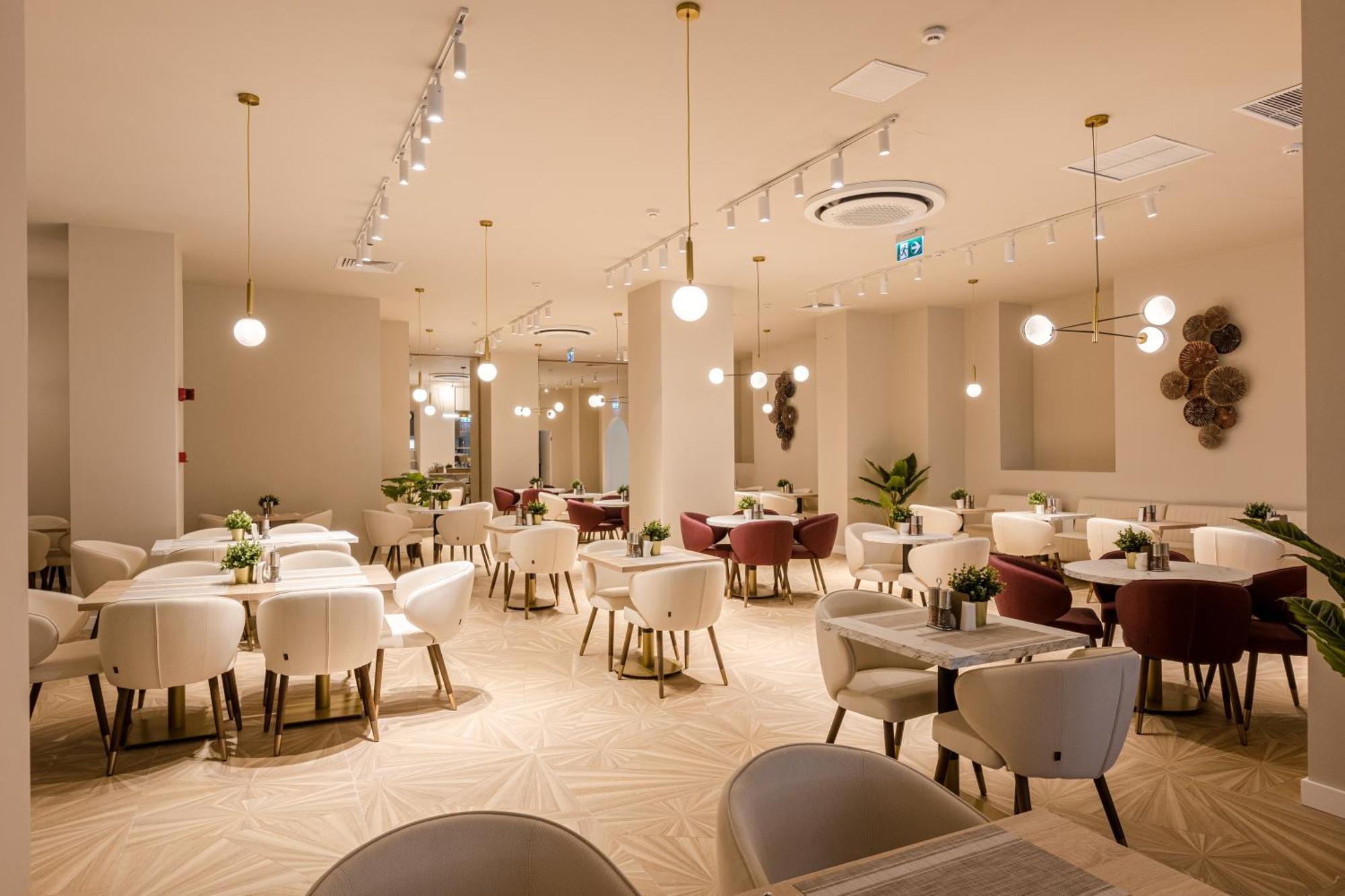 Ramada By Wyndham Bucharest Otopeni Airport Exterior foto