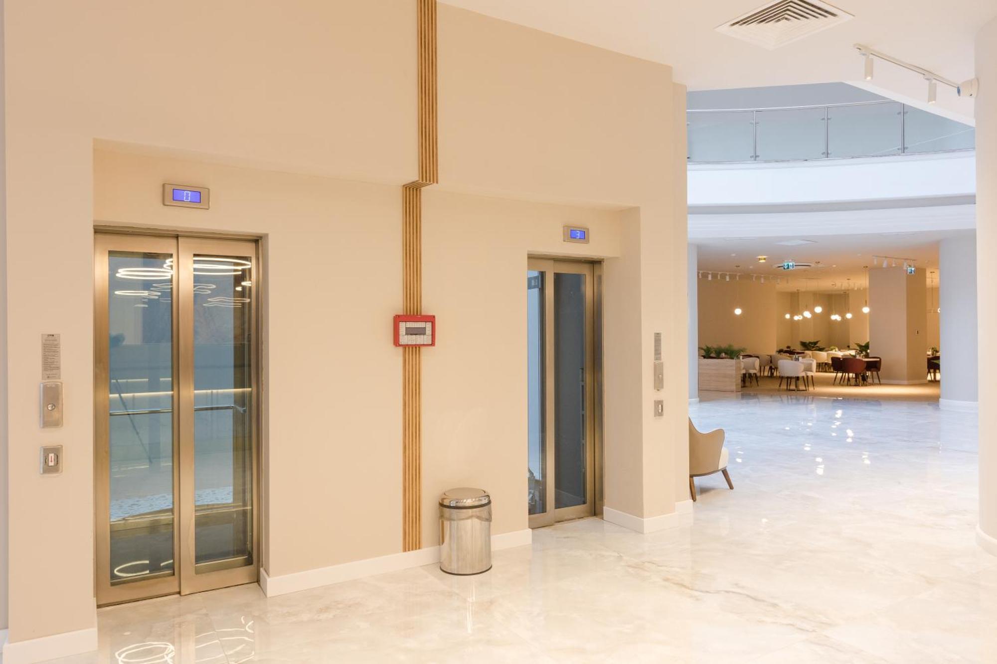 Ramada By Wyndham Bucharest Otopeni Airport Exterior foto