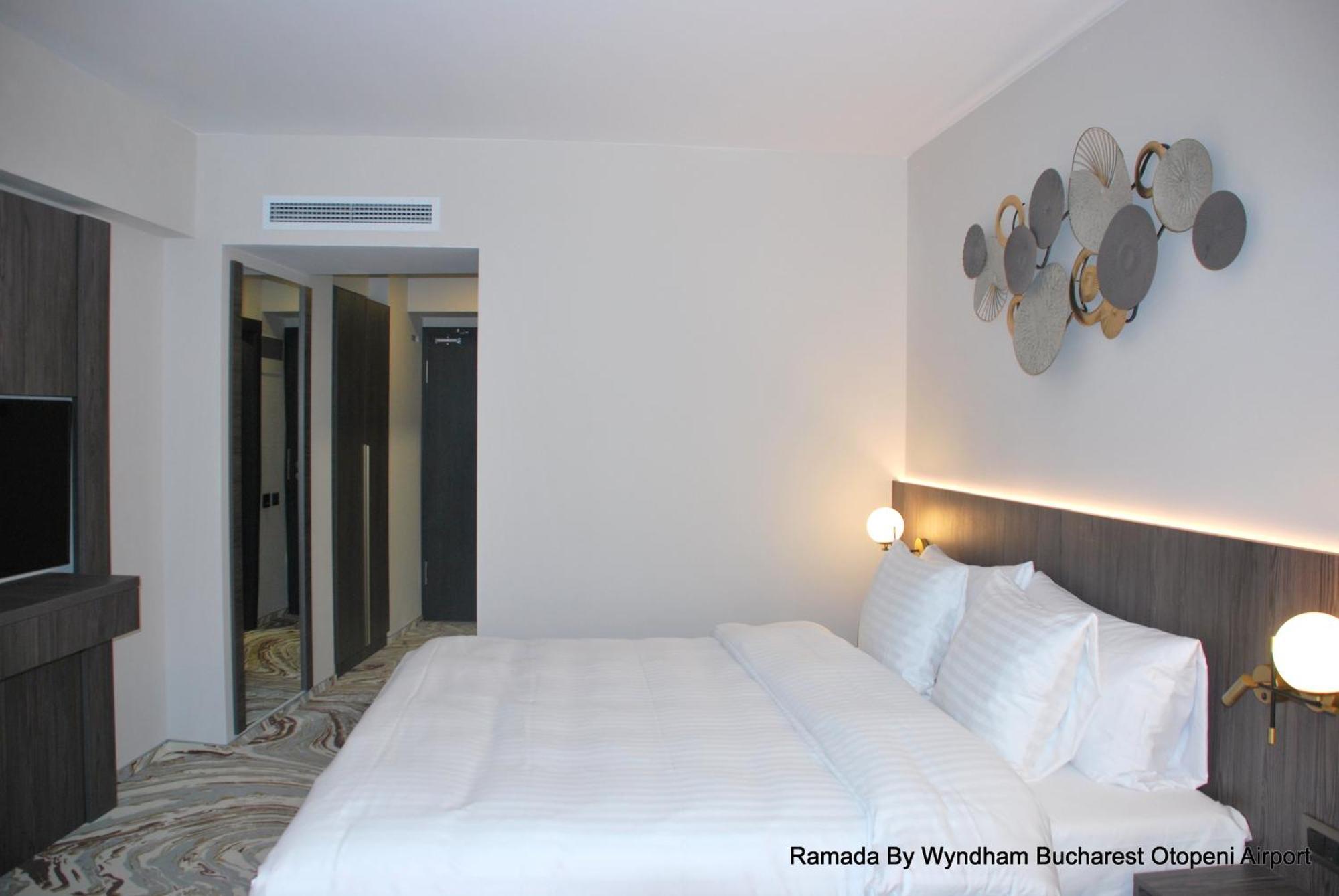 Ramada By Wyndham Bucharest Otopeni Airport Exterior foto
