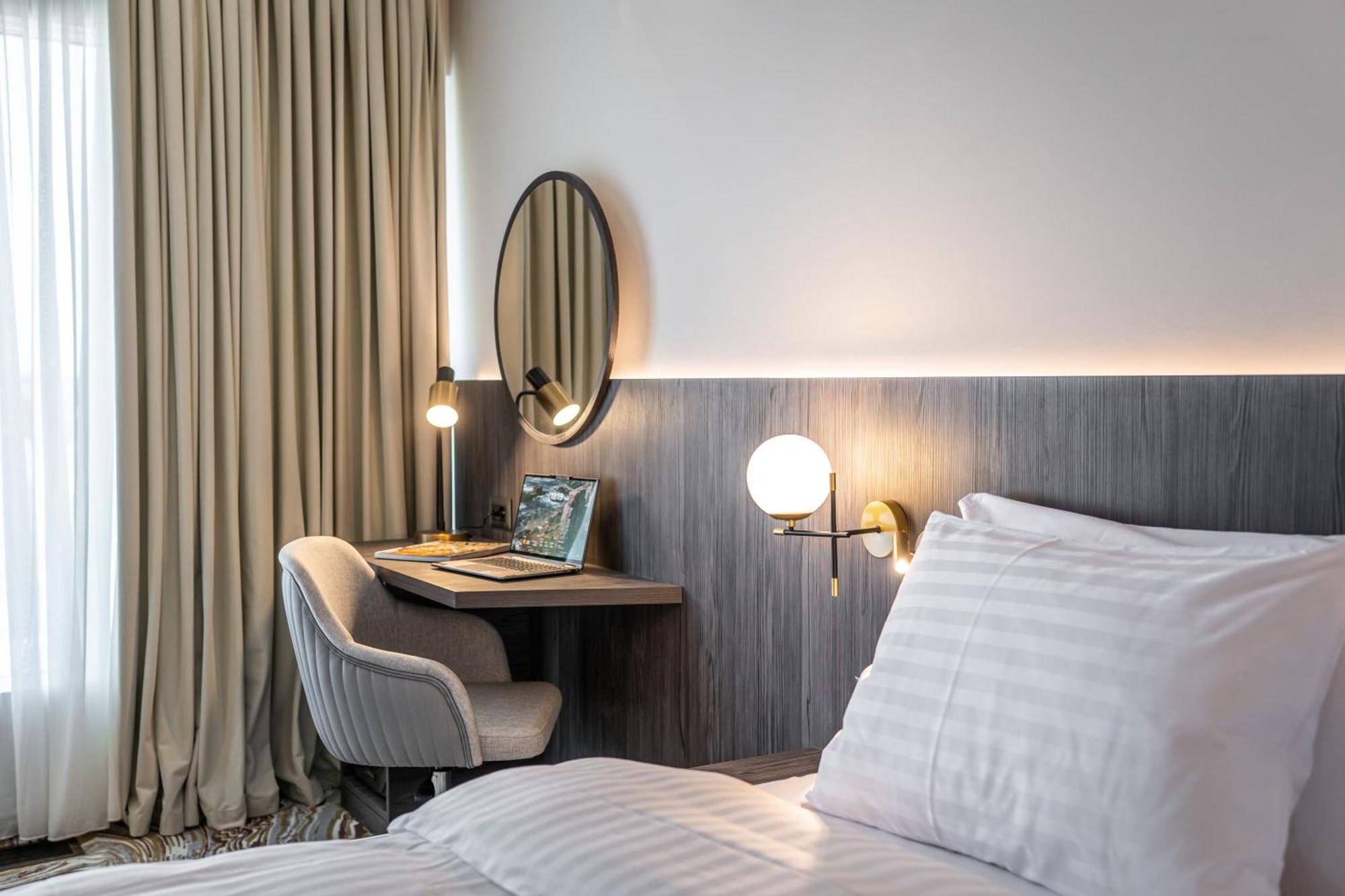 Ramada By Wyndham Bucharest Otopeni Airport Exterior foto