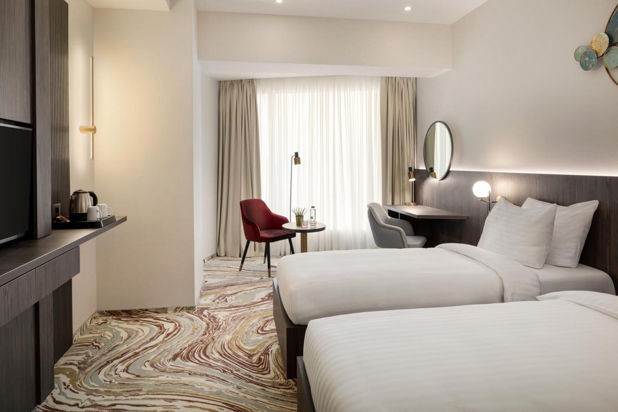 Ramada By Wyndham Bucharest Otopeni Airport Exterior foto