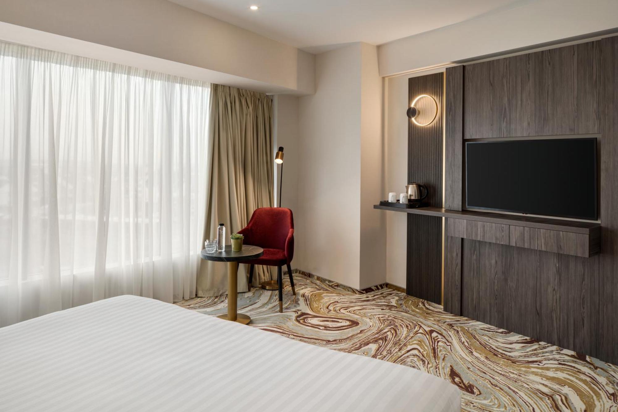 Ramada By Wyndham Bucharest Otopeni Airport Exterior foto